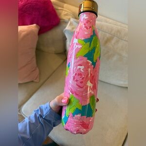 Large Lilly Pulitzer Swell bottle